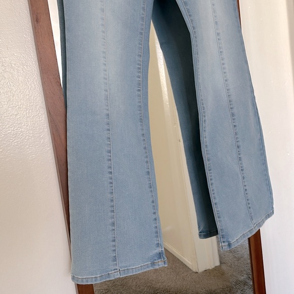 High Rise Bootcut Flare Jeans Light Wash NWT - Picture 3 of 5
